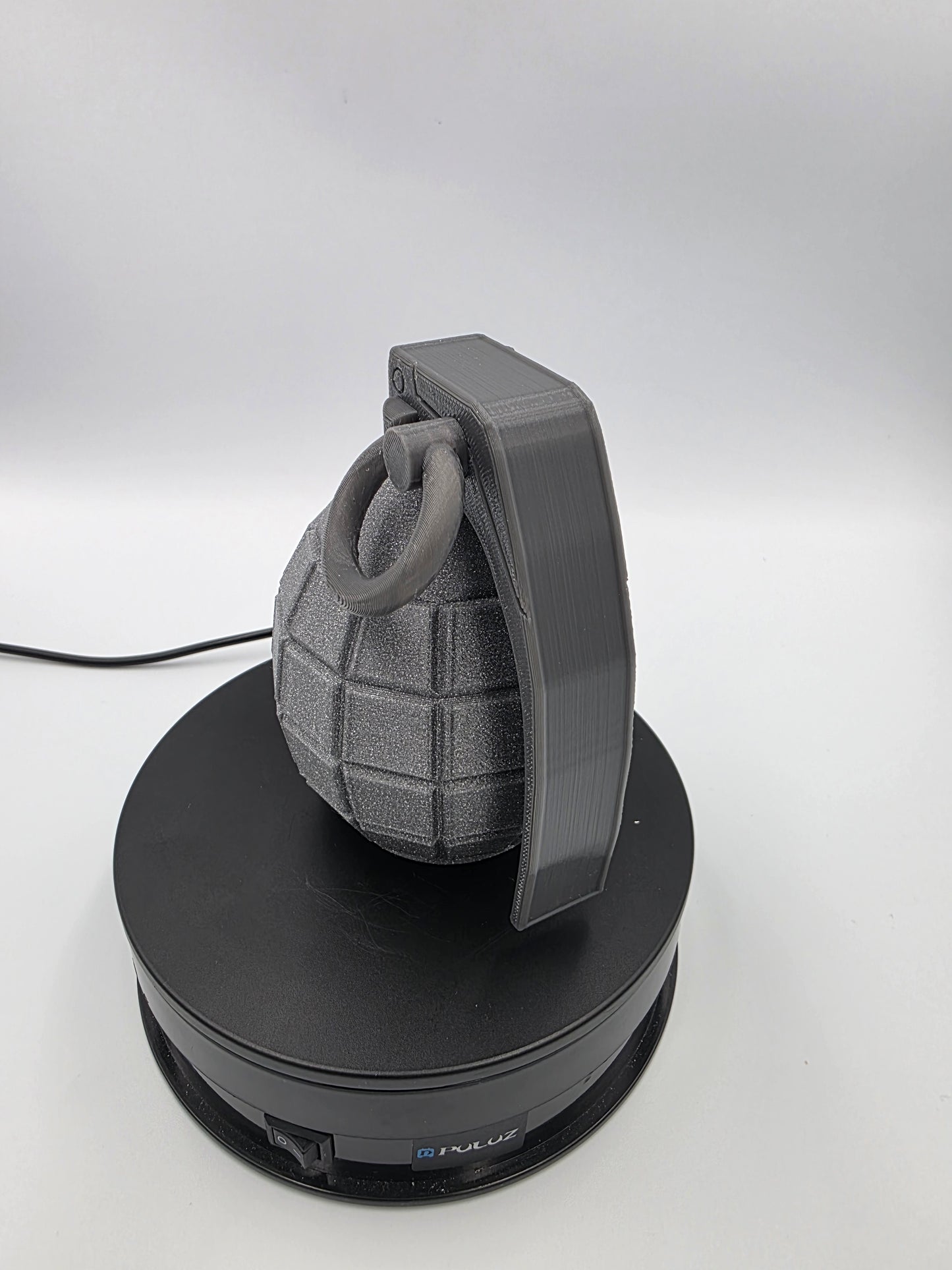 Cache boule attelage Grenade