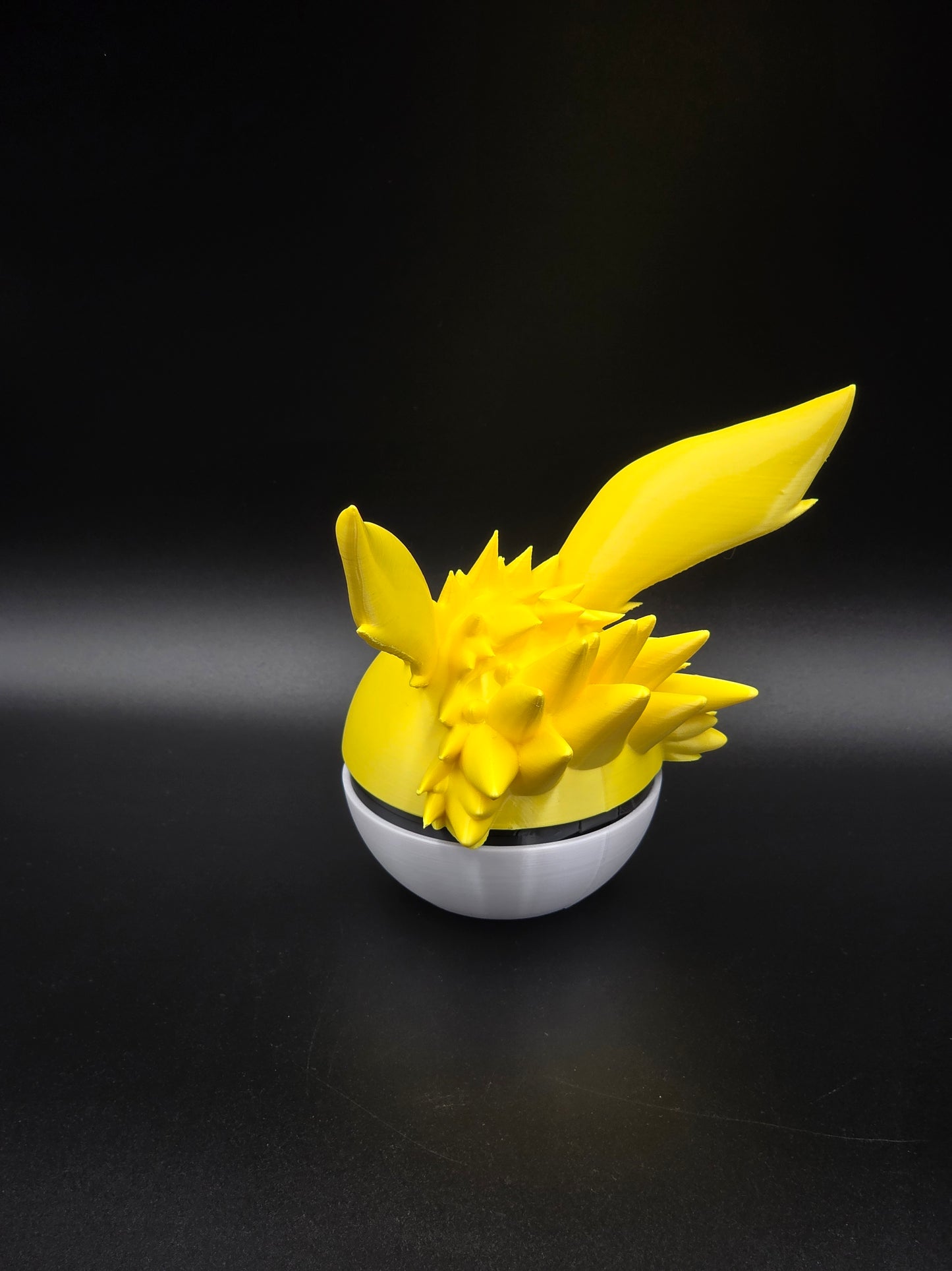 ⚡ Pokéball Voltali – Édition Électrique ⚡